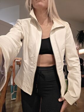 Danier Cream/White Zip-Front Leather Jacket